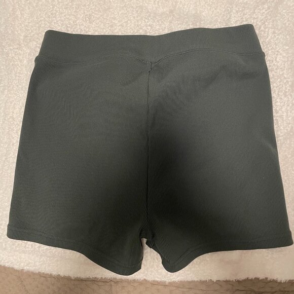 Alo Goddess Ribbed High-Waist Hot Short - Picture 4 of 5